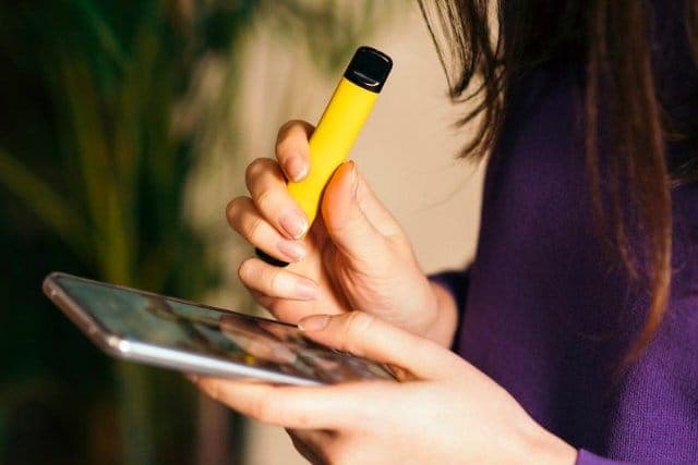 Vapeo en Chile: Se estima que hay más de 350 mil chilenos usando vaporizadores electrónicos